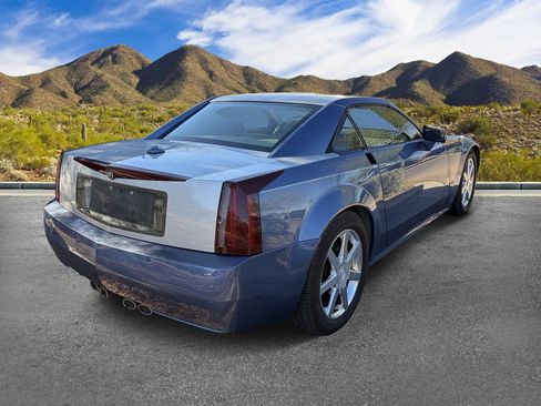 Used 2005 Cadillac XLR RWD image 3