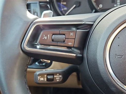 Certified 2025 Porsche Macan image 29