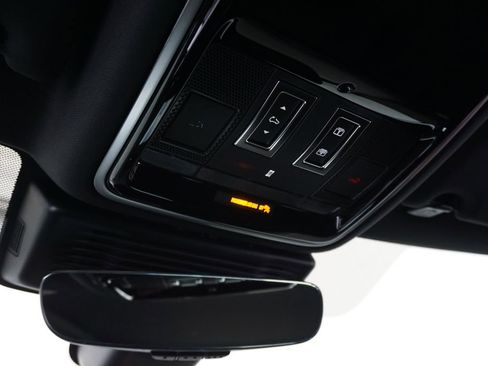 New 2026 Land Rover Range Rover Velar Dynamic SE image 16