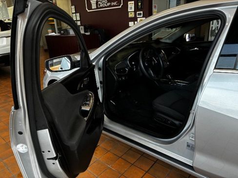 Used 2021 Chevrolet Malibu LT FWD image 11