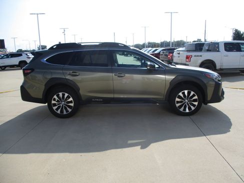 Used 2025 Subaru Outback Limited AWD/4WD image 6