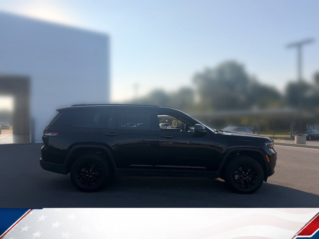 Used 2025 Jeep Grand Cherokee L Laredo AWD/4WD image 4