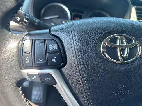 Used 2019 Toyota Highlander XLE AWD/4WD image 31