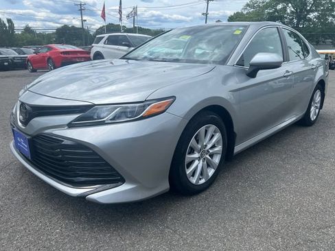Used 2020 Toyota Camry LE FWD image 3