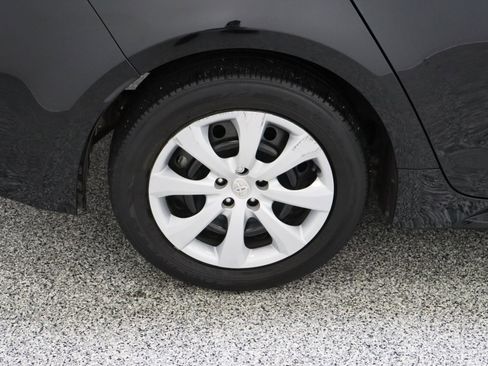 Used 2023 Toyota Corolla LE image 6