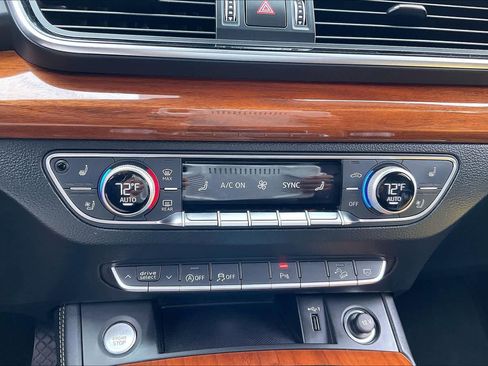 Used 2021 Audi Q5 Premium Plus image 14