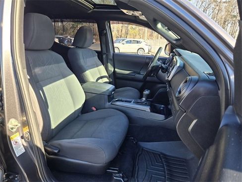 Used 2016 Toyota Tacoma TRD Off-Road image 17