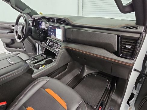 Used 2025 GMC Sierra 2500 AT4 AWD/4WD image 39