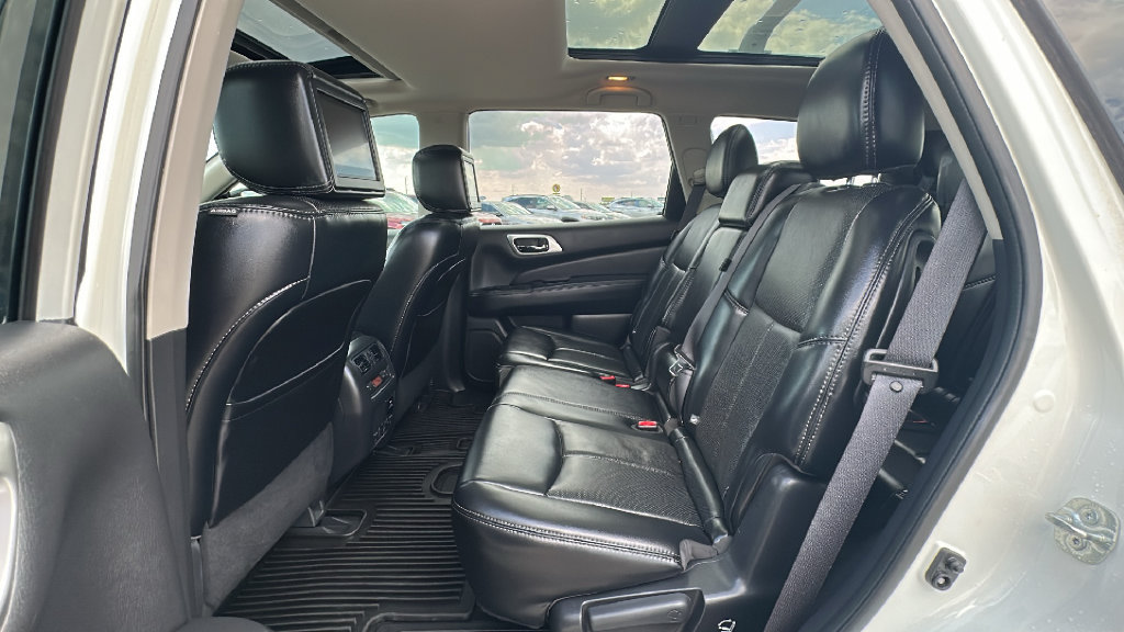 Used 2017 Nissan Pathfinder Platinum w/ Family Entertainment Package FWD image 36