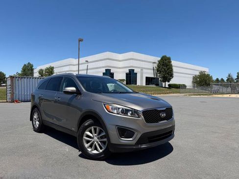 Used 2016 Kia Sorento AWD image 2