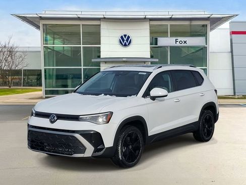 New 2026 Volkswagen Taos SE FWD image 2