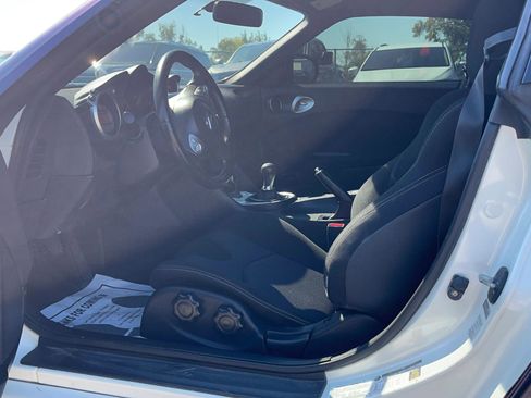 Used 2011 Nissan 370Z Touring w/ Sport Pkg image 11