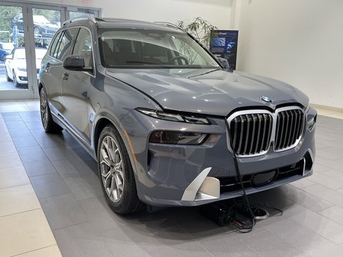 New 2026 BMW X7 xDrive40i w/ Executive Package image 3