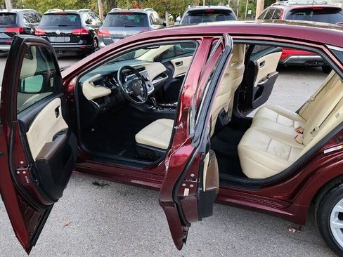 Used 2013 Toyota Avalon XLE Touring FWD image 25