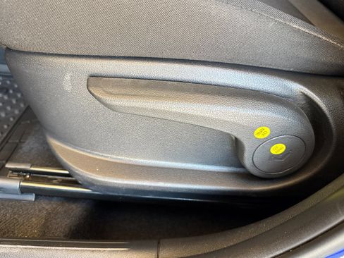 Used 2024 Hyundai Venue SE FWD image 12