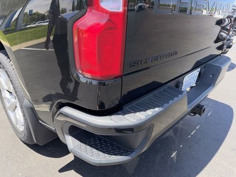 Used 2020 Chevrolet Silverado 1500 Custom w/ Custom Value Package AWD/4WD image 14