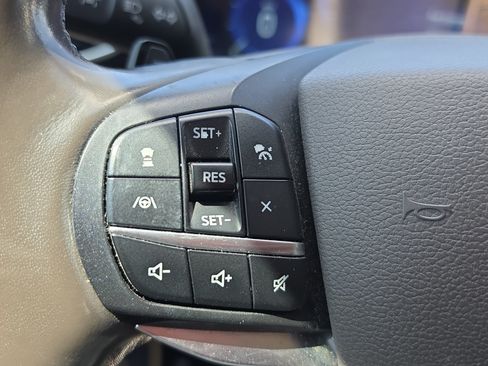 Used 2020 Ford Explorer Platinum w/ Premium Technology Package AWD/4WD image 12