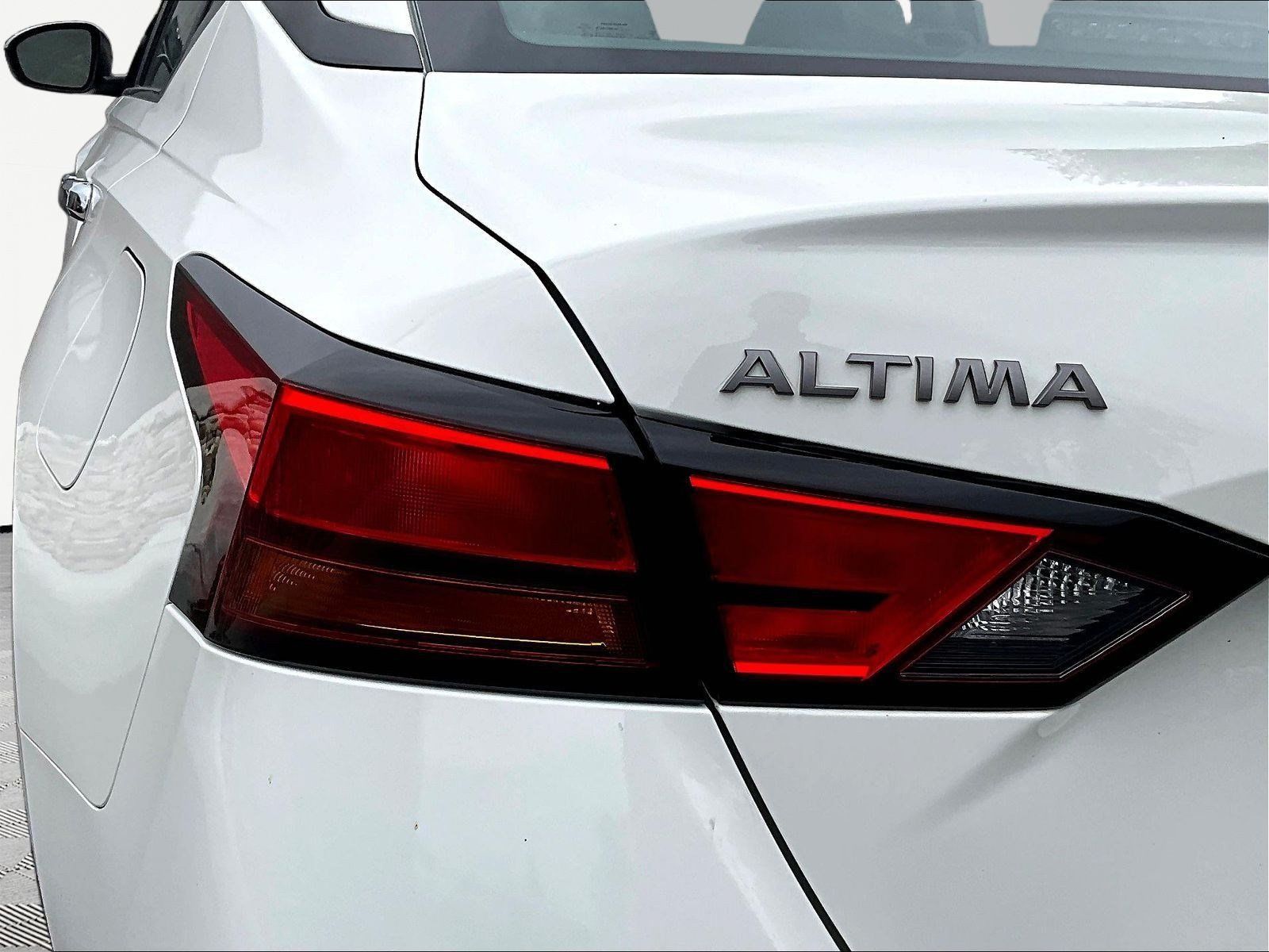 Used 2025 Nissan Altima 2.5 SV FWD image 23