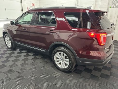 Used 2018 Ford Explorer XLT image 6