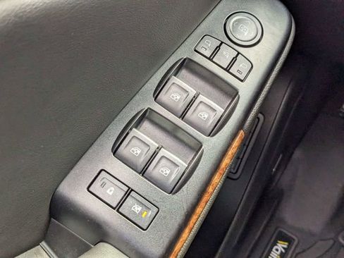 Used 2018 Chevrolet Tahoe Premier AWD/4WD image 23