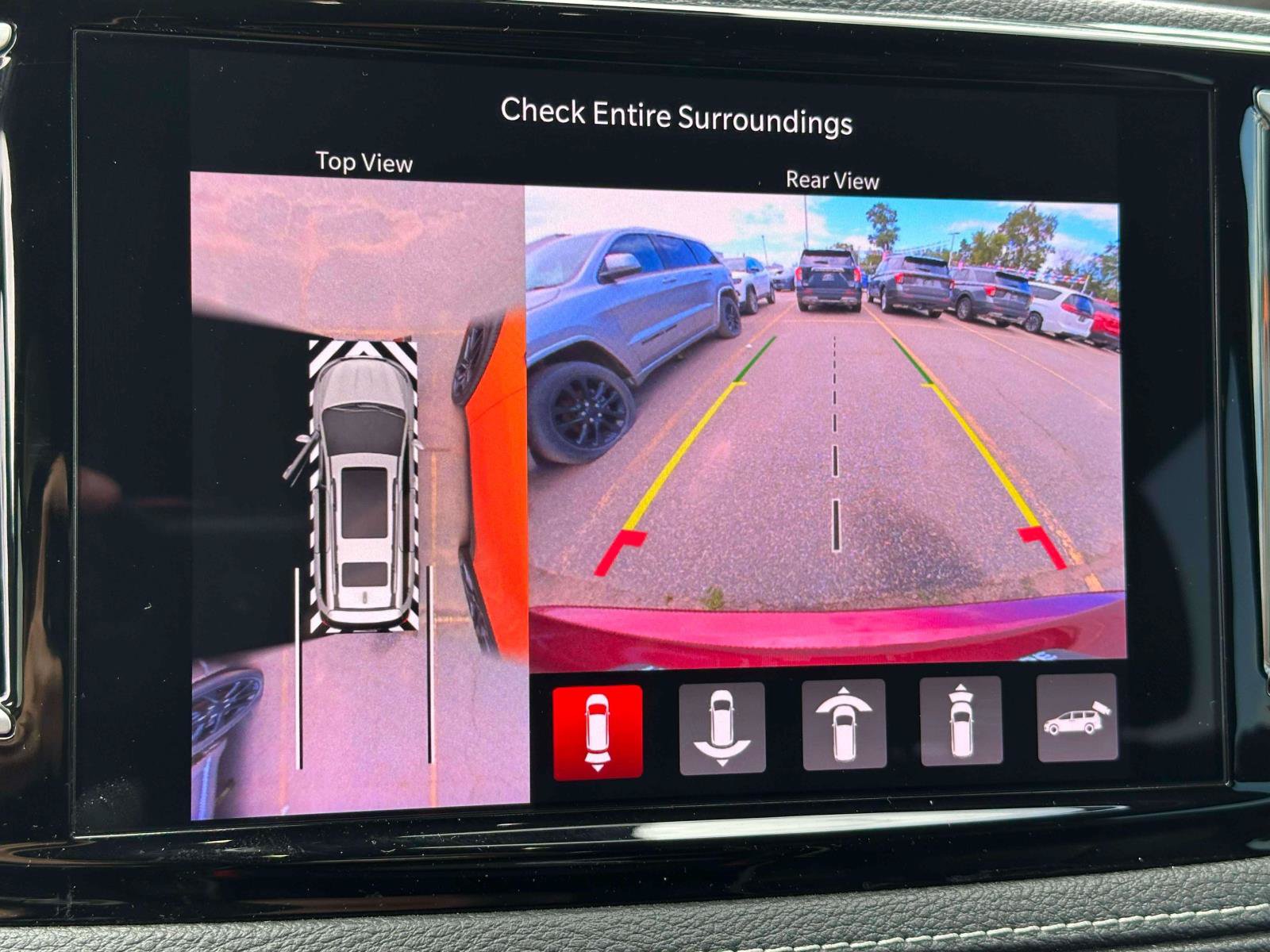 Used 2023 Chrysler Pacifica Limited w/ S Appearance Package FWD image 28