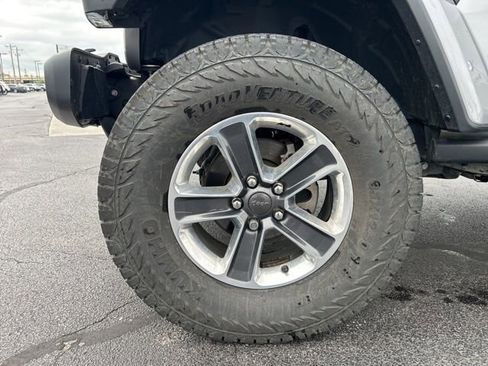 Used 2019 Jeep Wrangler Unlimited Sahara w/ Cold Weather Group AWD/4WD image 12