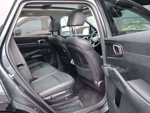 Certified 2022 Kia Sorento S w/ Panoramic Sunroof Package image 31