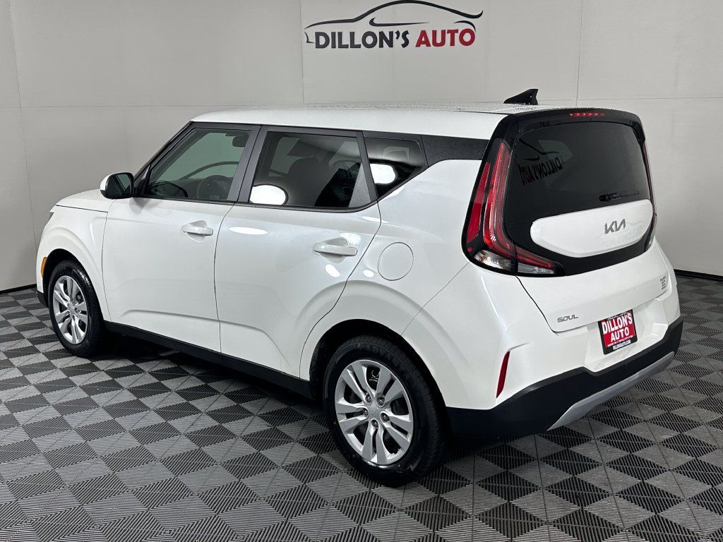 Used 2024 Kia Soul LX FWD image 4