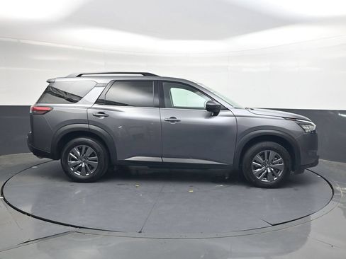 Used 2025 Nissan Pathfinder SV FWD image 4
