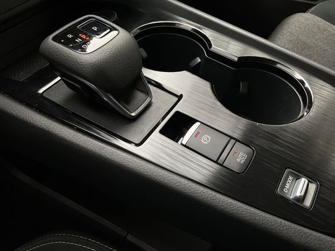 Used 2025 Nissan Rogue SV image 34