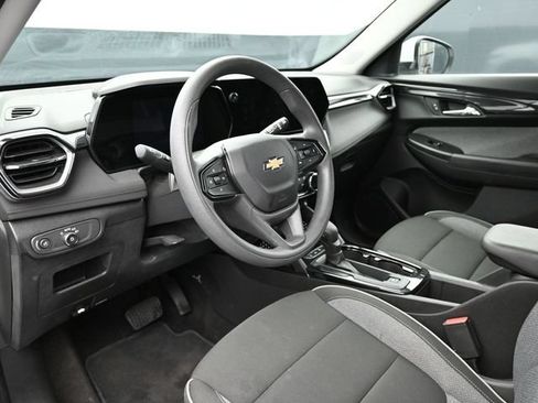 Used 2025 Chevrolet TrailBlazer LT w/ Driver Confidence Package AWD/4WD image 12