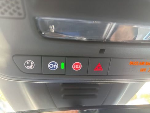 Certified 2024 Chevrolet Equinox EV LT image 31