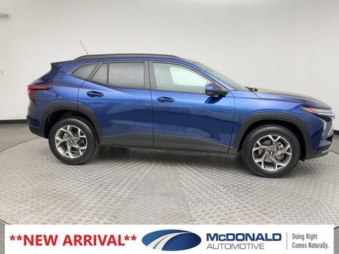Used 2024 Chevrolet Trax LT w/ Driver Confidence Package FWD image 9