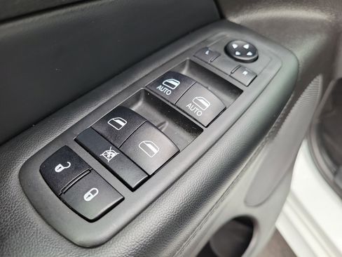 Used 2020 Jeep Grand Cherokee Limited X image 17