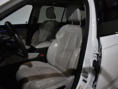 Used 2021 Jeep Grand Cherokee L Overland w/ Luxury Tech Group IV image 15