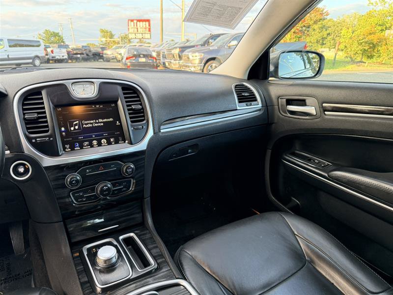 Used 2016 Chrysler 300 Limited RWD image 24