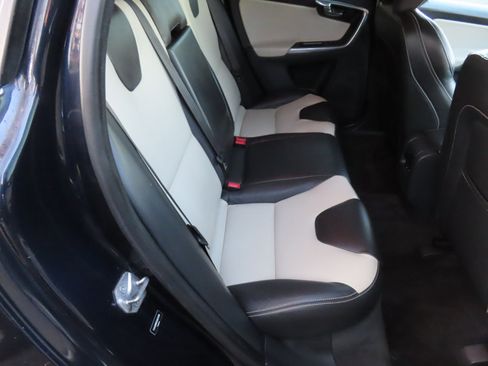 Used 2017 Volvo XC60 T6 Dynamic w/ Climate Package image 17