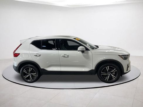 Used 2025 Volvo XC40 B5 Core image 5