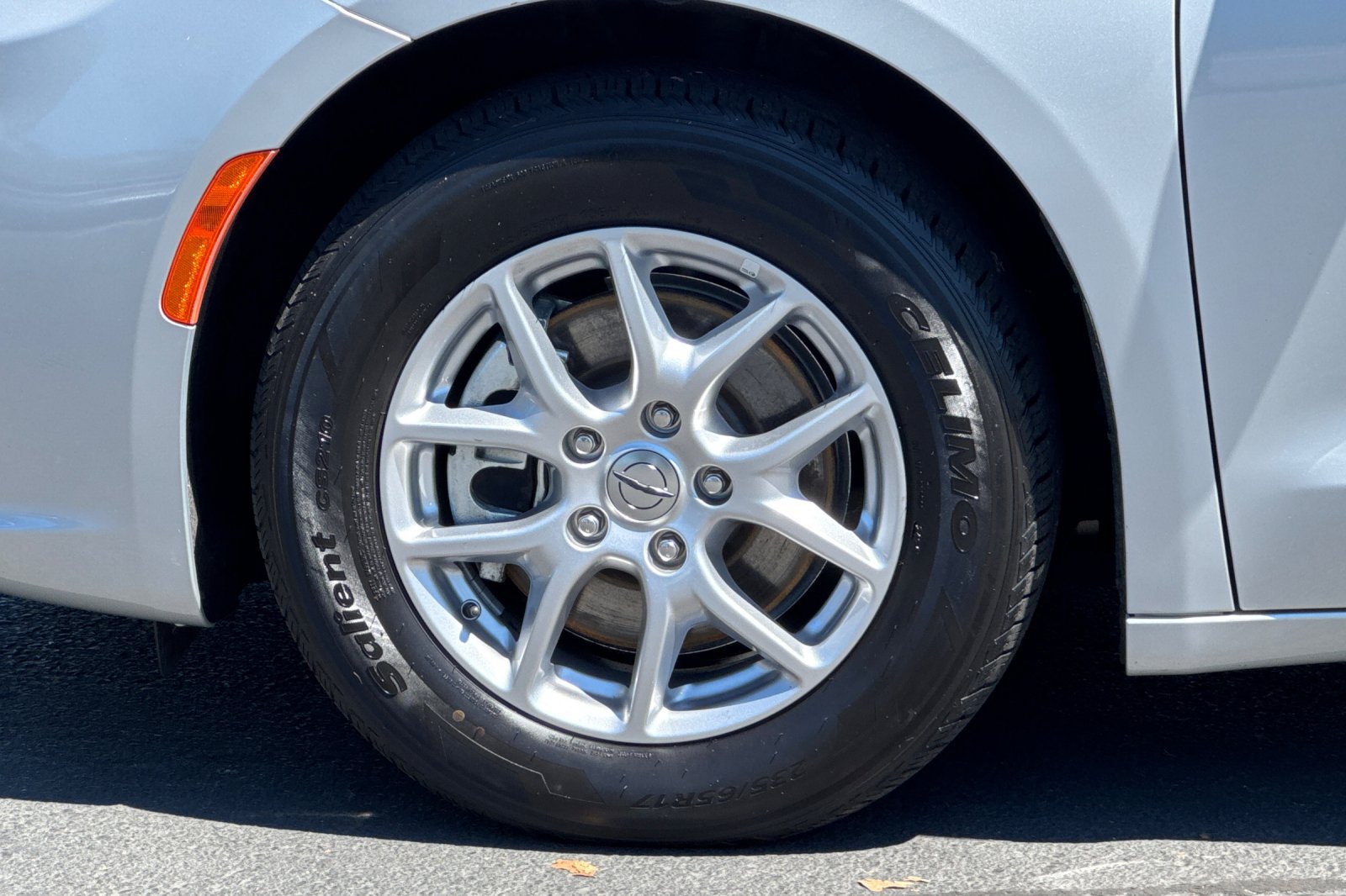 Used 2024 Chrysler Pacifica Touring-L FWD image 33