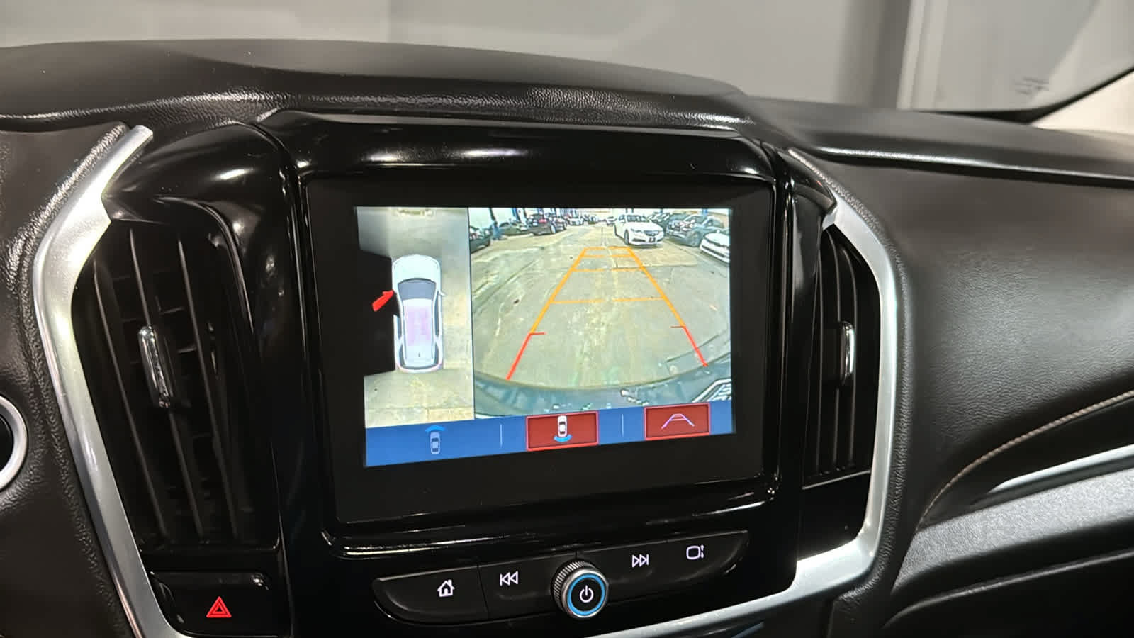 Used 2019 Chevrolet Traverse LT w/ LT Premium Package AWD/4WD image 16