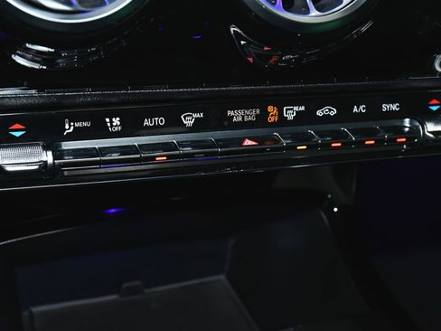 Used 2020 Mercedes-Benz CLA 250 4MATIC image 37
