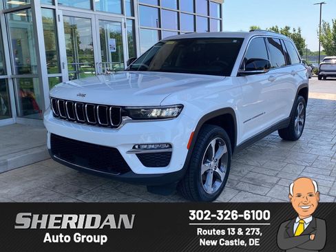Used 2023 Jeep Grand Cherokee Limited w/ Luxury Tech Group II AWD/4WD image 1