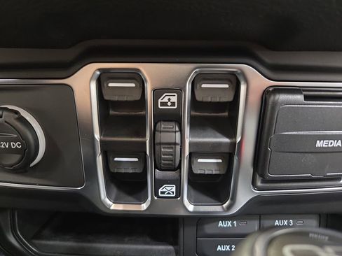 New 2026 Jeep Gladiator Sport AWD/4WD image 31