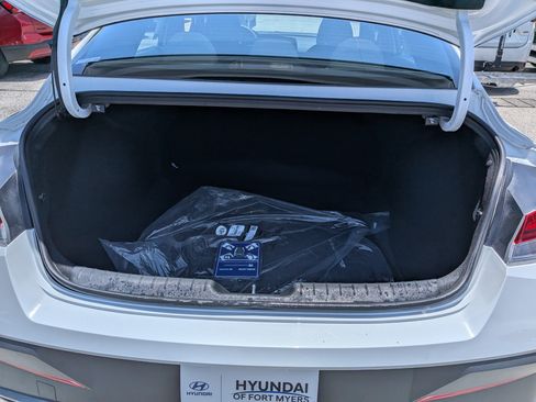 Used 2025 Hyundai Elantra SEL FWD image 13