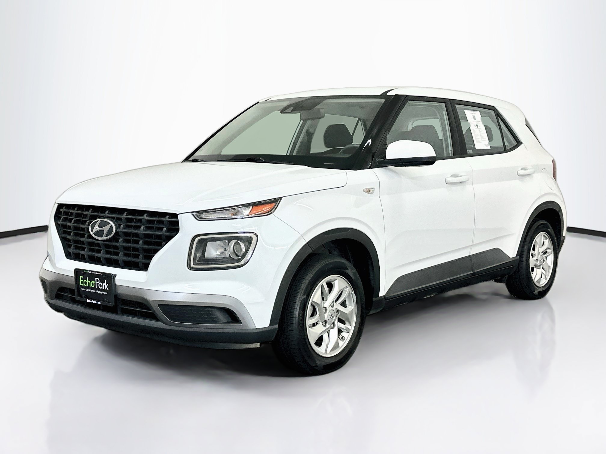 Used 2022 Hyundai Venue SE FWD image 3