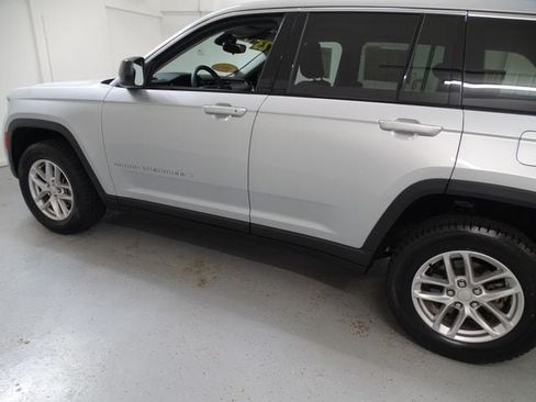 Certified 2023 Jeep Grand Cherokee Laredo X AWD/4WD image 19