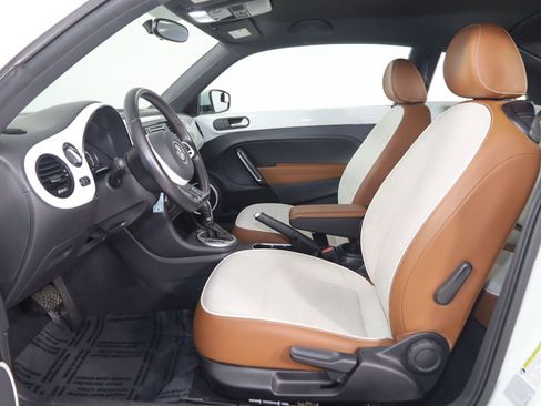Used 2016 Volkswagen Beetle 1.8T Classic FWD image 11