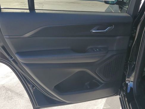 New 2025 Jeep Grand Cherokee L Altitude image 18