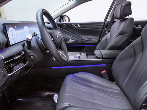 Certified 2025 Genesis G80 2.5T Advanced image 9