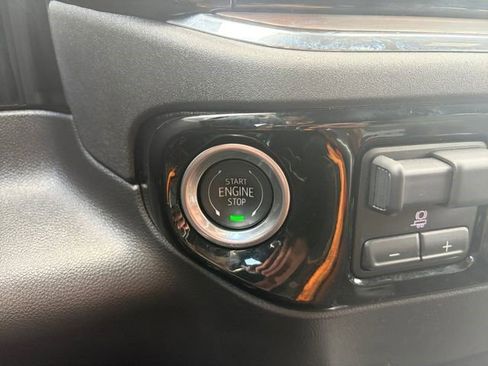 Certified 2024 GMC Sierra 1500 SLT image 25